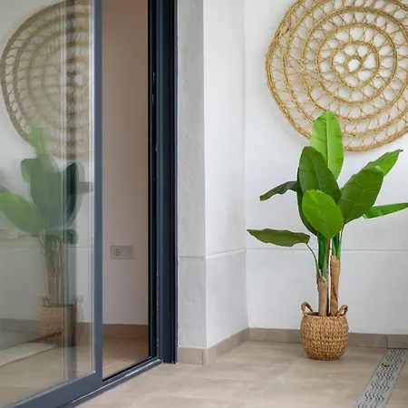 Paradise - Beautiful With Pool View Apartment *