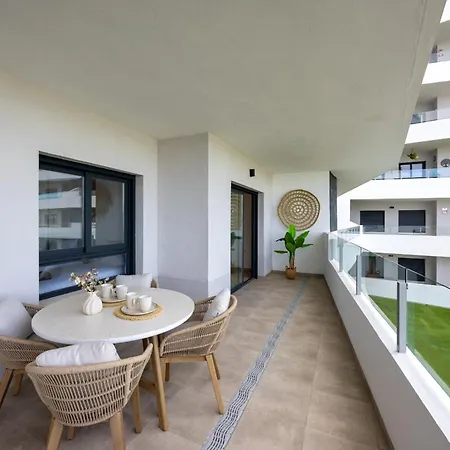 Paradise - Beautiful With Pool View Apartment *